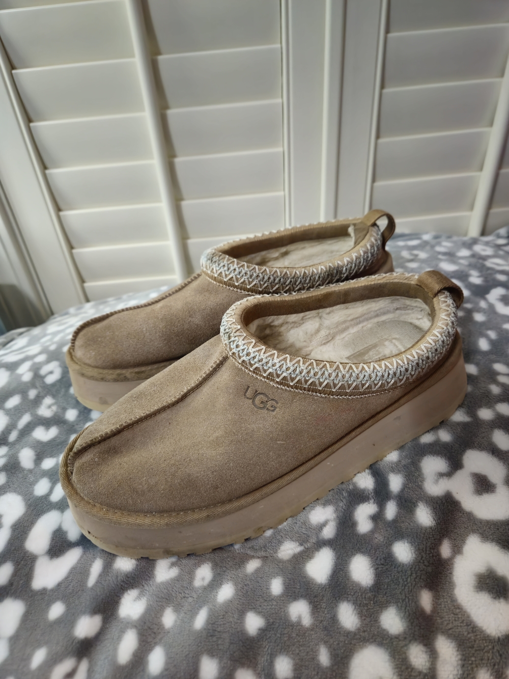 UGG Tazz II Platforms in Sand